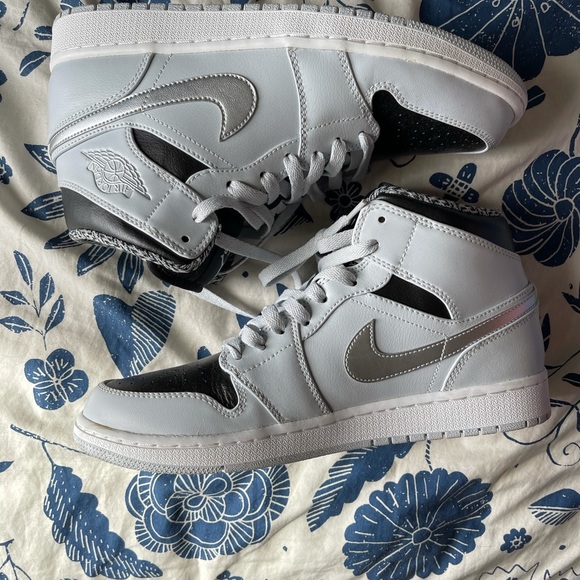 Jordan 1 mid pure platinum - Picture 5 of 6